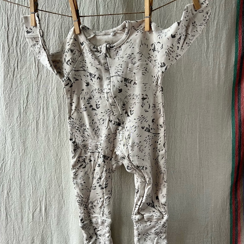 Oliver & Rain Raccoon Print Unionsuit 3M